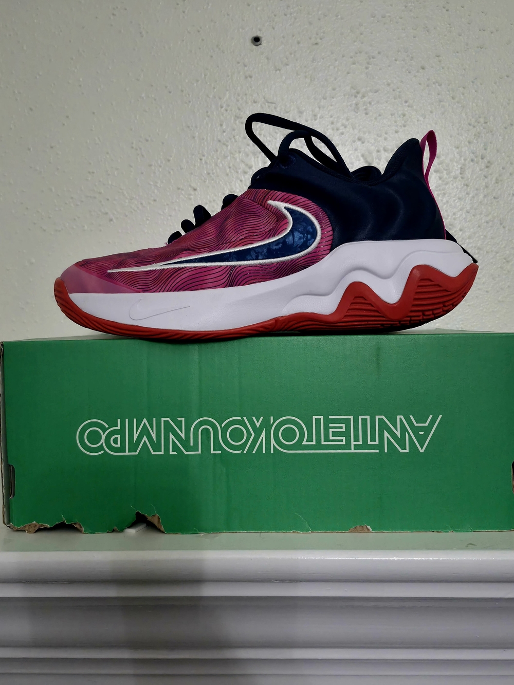 Nike Anteleko Unmbo 2.0 "Red" Kids Sneakers
Size: US 4.5Y
Red, white, and navy b